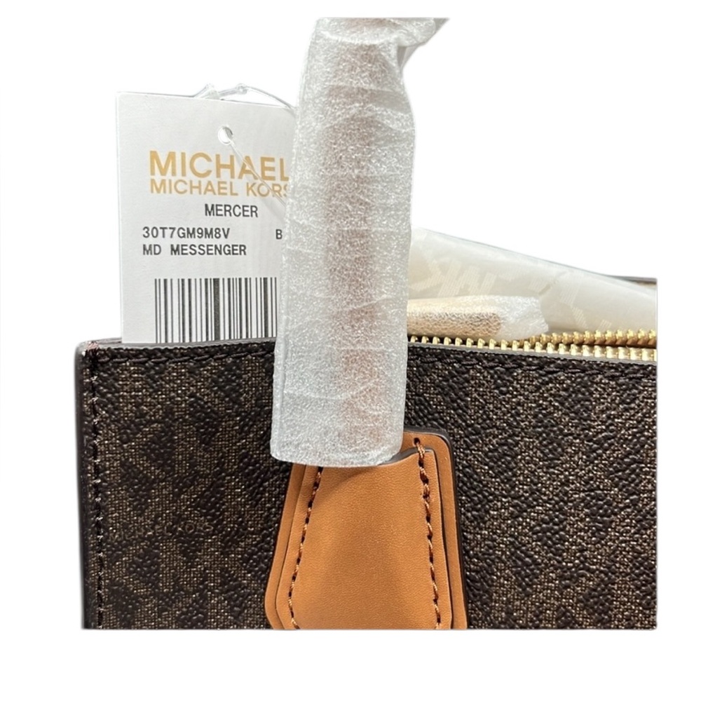MICHAEL KORS MERCER TWO-TONE LOGO PRINT CROSSBODY BAG - Picture 11 of 12